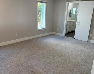 521 Peachtree Road - Photo Thumbnail 13
