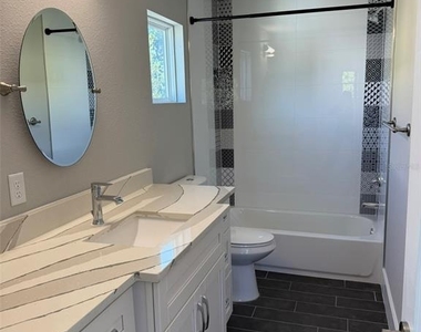 521 Peachtree Road - Photo Thumbnail 14