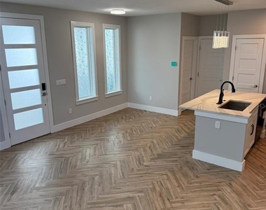521 Peachtree Road - Photo Thumbnail 6