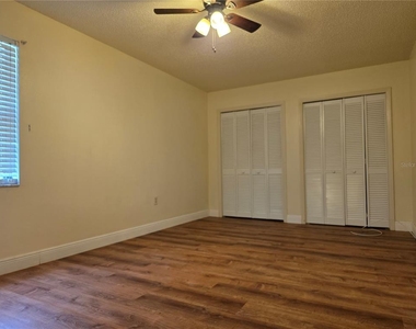 415 S Greenwich Court - Photo Thumbnail 6