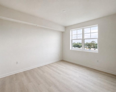 5563 Millenia Park Boulevard - Photo Thumbnail 9
