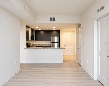 5563 Millenia Park Boulevard - Photo Thumbnail 7