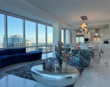 150 E Robinson Street - Photo Thumbnail 16