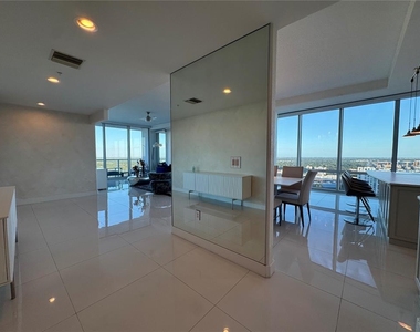 150 E Robinson Street - Photo Thumbnail 11
