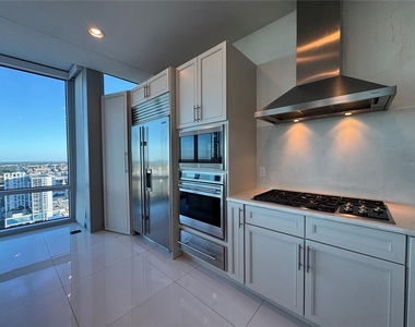 150 E Robinson Street - Photo Thumbnail 5