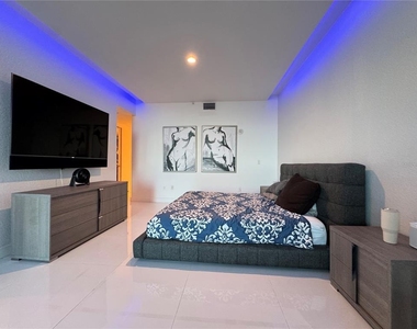 150 E Robinson Street - Photo Thumbnail 30