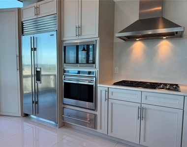 150 E Robinson Street - Photo Thumbnail 6