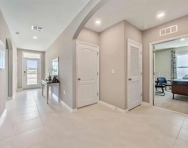 679 Madrid Drive - Photo Thumbnail 4
