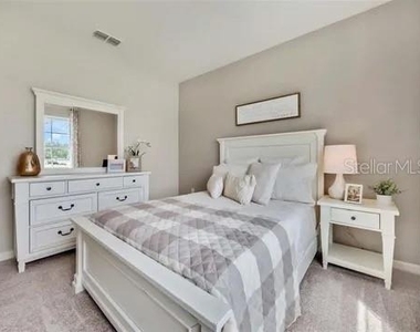 679 Madrid Drive - Photo Thumbnail 8