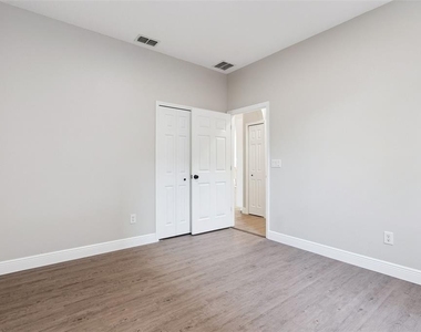 1209 Cathcart Circle - Photo Thumbnail 24