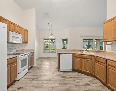 410 Central Mariners Drive - Photo Thumbnail 13