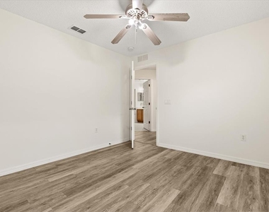 410 Central Mariners Drive - Photo Thumbnail 25
