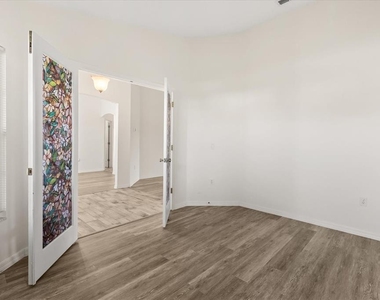410 Central Mariners Drive - Photo Thumbnail 10