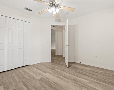410 Central Mariners Drive - Photo Thumbnail 27