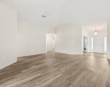 410 Central Mariners Drive - Photo Thumbnail 21
