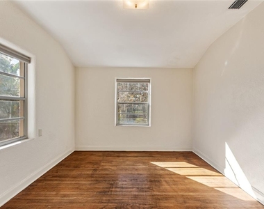 437 Richmond Street - Photo Thumbnail 17