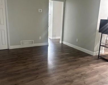 2643 Balkan Street S - Photo Thumbnail 5