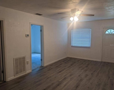 729 Virginia Avenue - Photo Thumbnail 10