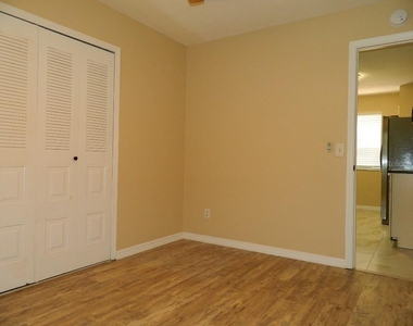 672 Roaring Drive - Photo Thumbnail 17