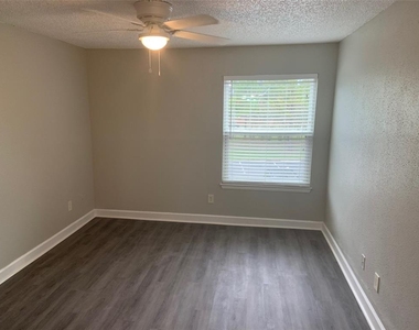 3756 Idlebrook Circle - Photo Thumbnail 7