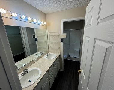545 Golfview Court - Photo Thumbnail 8