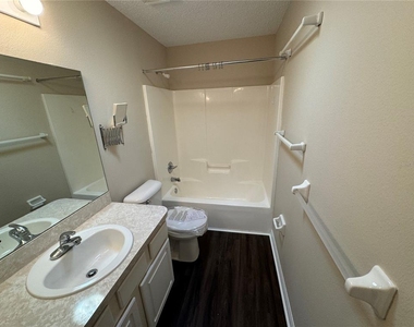 545 Golfview Court - Photo Thumbnail 12