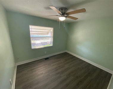 227 E Barnes Avenue - Photo Thumbnail 6