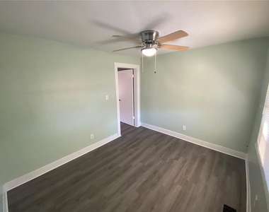 227 E Barnes Avenue - Photo Thumbnail 4