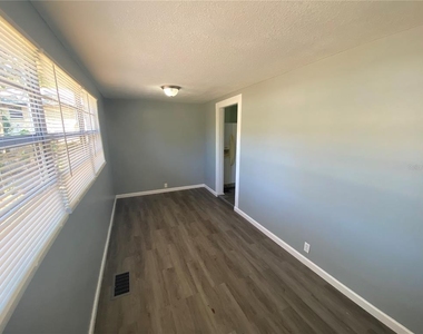 227 E Barnes Avenue - Photo Thumbnail 11