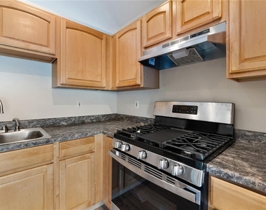 2917 Wilshire Road - Photo Thumbnail 3