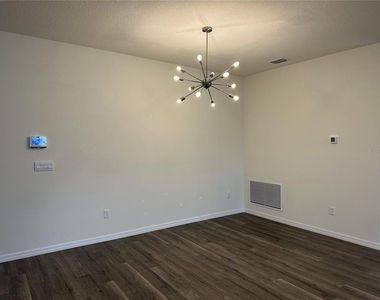 3272 Arch Avenue - Photo Thumbnail 7
