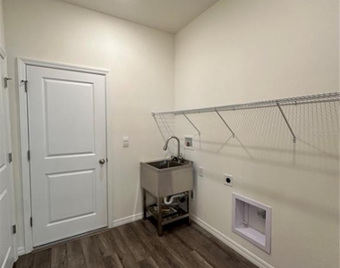3272 Arch Avenue - Photo Thumbnail 42