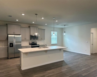 3272 Arch Avenue - Photo Thumbnail 11