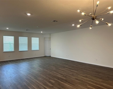 3272 Arch Avenue - Photo Thumbnail 9