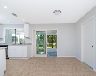 533 E Charlotte Avenue - Photo Thumbnail 2
