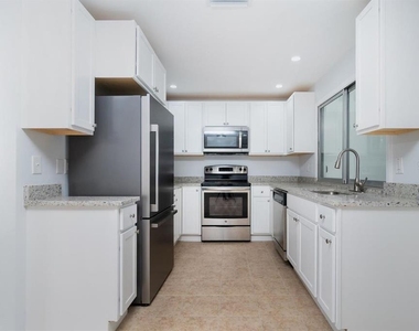 533 E Charlotte Avenue - Photo Thumbnail 3