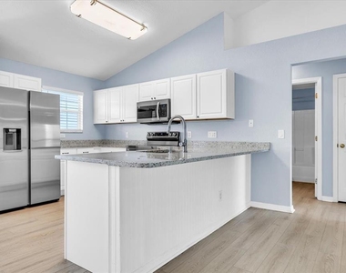 1708 Blue Lake Circle - Photo Thumbnail 13
