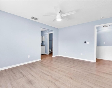 1708 Blue Lake Circle - Photo Thumbnail 16