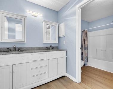 1708 Blue Lake Circle - Photo Thumbnail 11