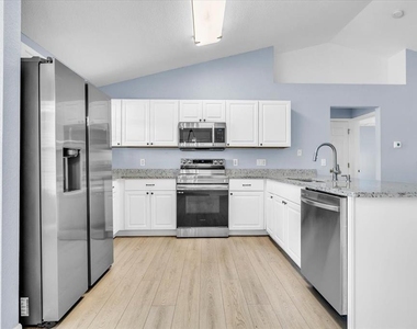 1708 Blue Lake Circle - Photo Thumbnail 14