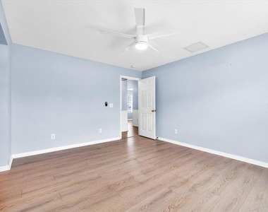 1708 Blue Lake Circle - Photo Thumbnail 23