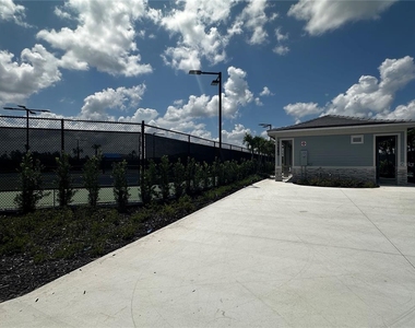28521 Sweet Meadow Drive - Photo Thumbnail 27