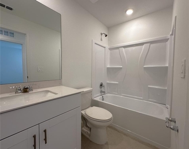 28521 Sweet Meadow Drive - Photo Thumbnail 21