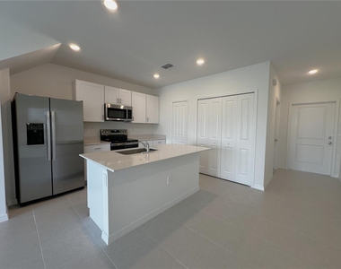 28521 Sweet Meadow Drive - Photo Thumbnail 4