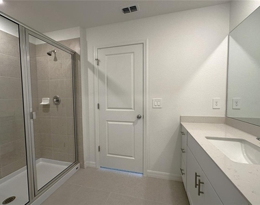 28521 Sweet Meadow Drive - Photo Thumbnail 14