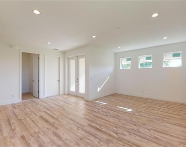 17007 Ginger Lane - Photo Thumbnail 14