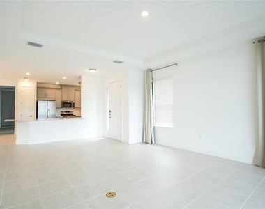16117 Isola Place - Photo Thumbnail 9