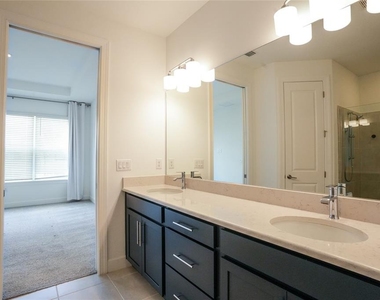 16117 Isola Place - Photo Thumbnail 18