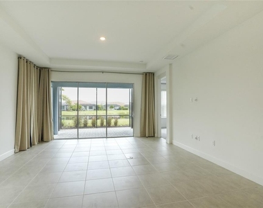 16117 Isola Place - Photo Thumbnail 10