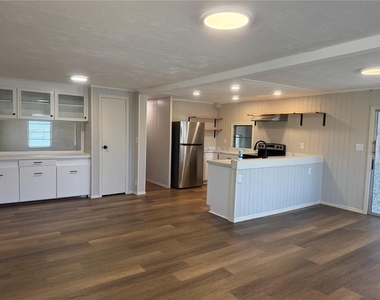 1117 49th Ave Terrace W - Photo Thumbnail 3